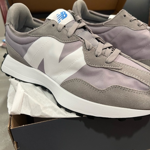 BNWT New Balance 327. Size 10.5. TARRIF FREE - Picture 7 of 7